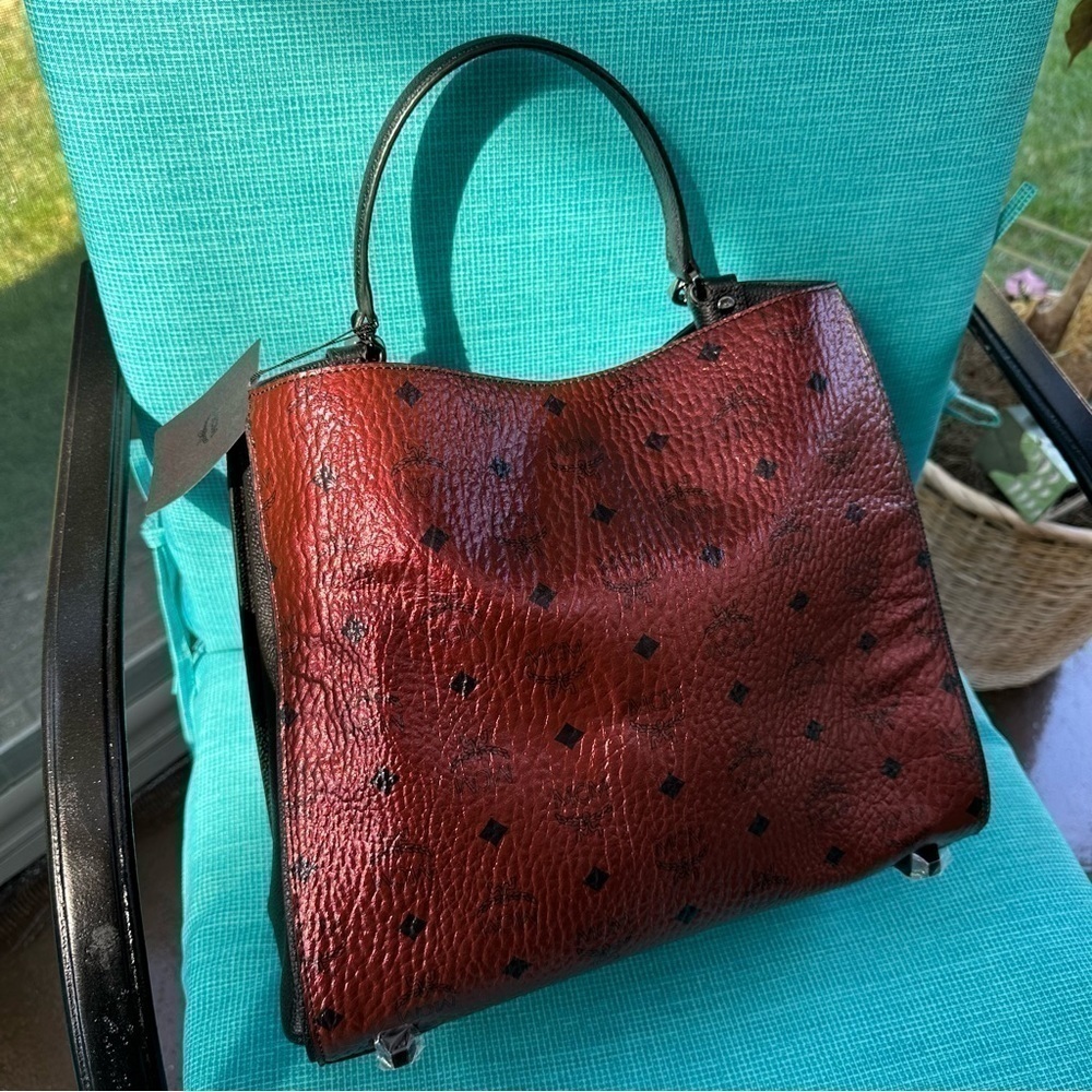 MCM Metallic Corina Medium Shoulder Bag in Scooter Red. Price firm. - Picture 10 of 13